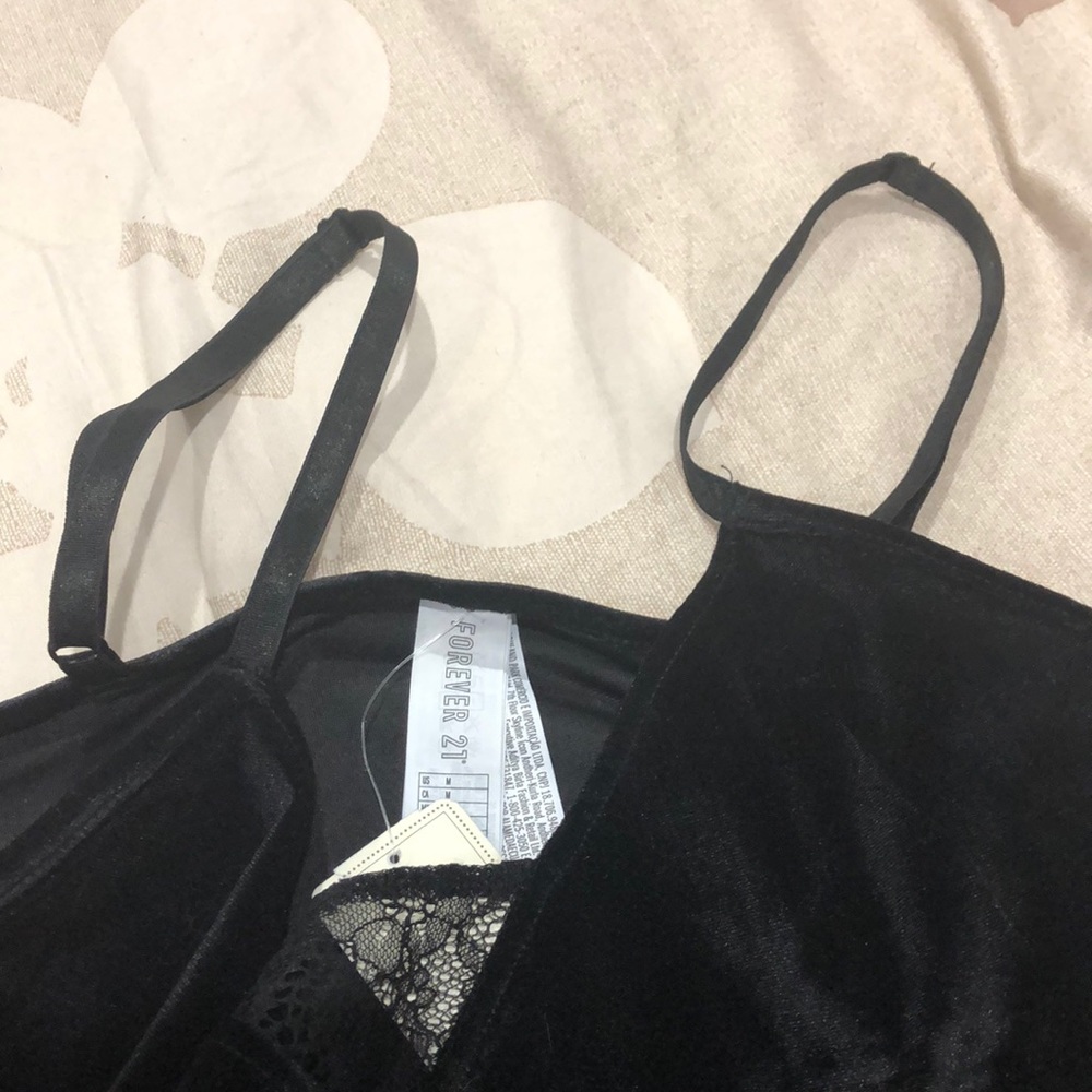 VELVET TOP 🖤 - Picture 3 of 4